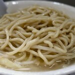 ラーメン - 塩ラーメン・ヤサイニンニク（700円）
