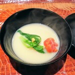 Takanawa Kaiseki Fuji - 白味噌仕立てのお雑煮、金時人参、やつがしら