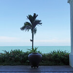 Eastern&Oriental Hotel - 海を見下ろすプール