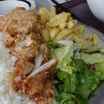 フライングフォックス - チキンとポテトもついてきます。