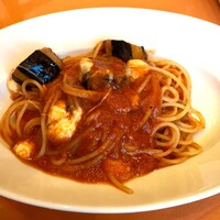 トラットリア グランボッカ - モッツァレラチーズと揚げナスのトマトソース スパゲッティ