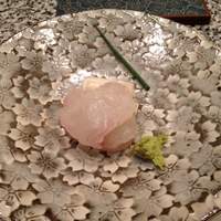 天駒 - ヒラメと赤貝…は食べちゃった。
                      身が太くて旨みが濃い