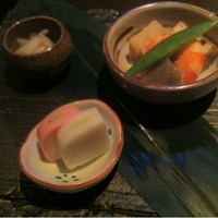 美神鶏 - お通しはいつも3品あって美味