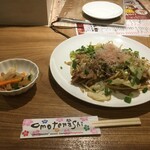 修業中 - お通しと野菜炒め。