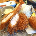 かつ徳 - 寒ぶりカツよくばり定食 ¥1530+税*寒ぶりカツ*カニクリームコロッケ*ヒレかつ*エビフライ
            