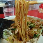 らぁ麺屋 武市商店 - 中太麺リフト！