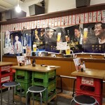 中落ち100円の店 まぐろんち - 店内雰囲気。