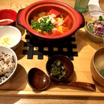 おぼんdeごはん - まるごと1個分！豚肉のトマチー鍋