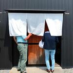 手打うどん はりや - 店舗入口