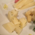 エルソルデカタルーニャ - オベハアルロメロ♬
            ローズマリー風味が美味しい
            好きなタイプのチーズ♡