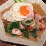 オオクサ - 名古屋コーチンの出汁たっぷりのガパオライス　大盛りにすれば良かったよ