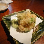 志蕎庵 江月 - 春の名物、海老とそら豆のかき揚げ