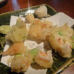 志蕎庵 江月 - 割ると白・オレンジ・緑のコントラストが鮮やかです