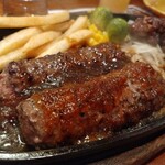 ブロンコ ビリー 相模原上鶴間店 - 肉々しいハンバーグ。ステーキもちょっとあるよ。