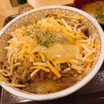 すき家 - とろ～り3種のチーズ牛丼(特盛)