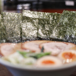 横浜新家系豚骨らーめん まくり家_1