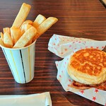 スタミナ本舗 Kaya - 皮なしポテト・ベーコンチーズバーガー