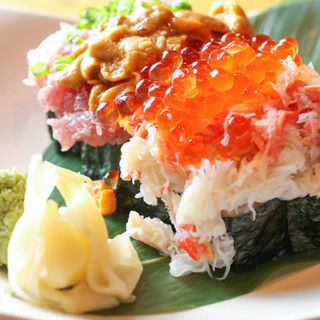 名物！のっけ寿司！！ウニ、カニ、イクラ、ネギトロたっぷり！！