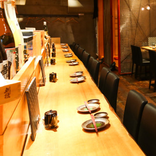 ご宴会にも最適な、広々使える落ち着いた店内。