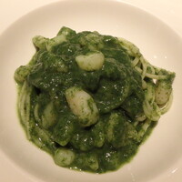 カンブーザ - リングイネ　ピッコレ(小海老、じゃがいも、ほうれん草ペーストのソース)