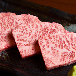 Enjoy rare cuts of branded beef "Akagi Beef" that change daily!
