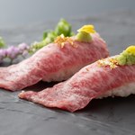 Koube Gyuuyakiniku Motoushi - 神戸ビーフカルビの中でも、極上の部位のみ使用した、口の中でトロける食感。