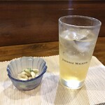 味処 しょうざん - お通し(無料)＆梅酒ソーダ 450yen