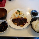 ニューサントス - みそカツ定食　600円