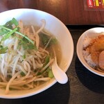 Taiya Taishokudou Kurua Chaopuraya - ランチメニュー「鶏ラーメン+マッサマンカレー丼」(890円)