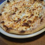 窯右衛門 - エビグラタンピザ。