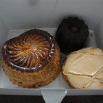 オーボンヴュータン - 2012年3月：箱にはピティビエ、カヌレ、コンベルサシオン・ポワール