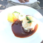 ガーデンレストラン 風舎 - 牛ヘレ肉のソテー　ポーチドエッグ添え　デミグラスソース
      