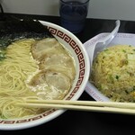 双喜紋 - チャーハン定食（950円）