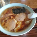 さかい食堂 - ワンタン麺630円ネギ抜き、見た目以上にワンタンがいっぱい