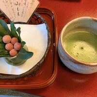 坐漁荘 - チェックイン前のおもてなし　抹茶とお菓子