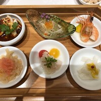 四川豆花飯荘 東京店 - 冷前菜盛り合わせ