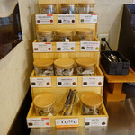 Takaosan Fumotoya - ドリンクバー（お茶の種類も豊富）