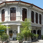 GEORGETOWN SAKE BAR - ホテル・エントランスから〜お入りくださいませ