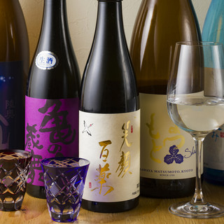 일본식에 딱 맞는 "매우 가득한 잔"을
