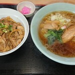 Juraku - 日替麺セット (840円)
                        あっさり正油ラーメン + ミニ焼肉丼