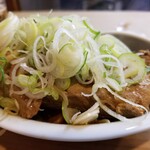 やきとん千登利 - 肉豆腐。