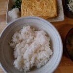 たま家 - 出汁巻定食の左側