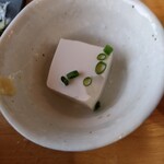 たま家 - 出汁巻定食の小鉢（湯豆腐）