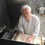 とんかつ 五郎十 - 優しい大将が一枚一枚揚げてくれます。