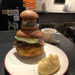 ICON - ベーコンチーズお年玉バーガー¥2300