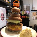 ICON - ベーコンチーズお年玉バーガー¥2300