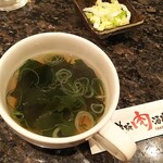 鉄板肉酒場 とーせんぼ - ステーキ重のワカメスープ