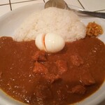 Curry House TIRI TIRI   - ポークカレー 900円、ゆで玉子 150円