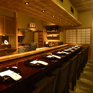 The calm Japanese atmosphere, reminiscent of a teahouse, makes even waiting time luxurious.