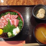 咲くら - ランチメニューから本まぐろ漬け丼1,250円ご飯大盛全景